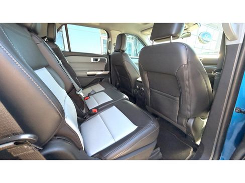 Used 2022 Ford Explorer XLT w/ Equipment Group 202A image 11
