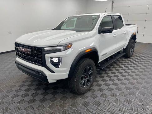 New 2025 GMC Canyon Elevation w/ Convenience Package image 17