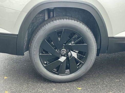 New 2026 Volkswagen Atlas SE image 11