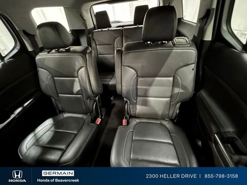 Used 2023 GMC Acadia SLT FWD image 28