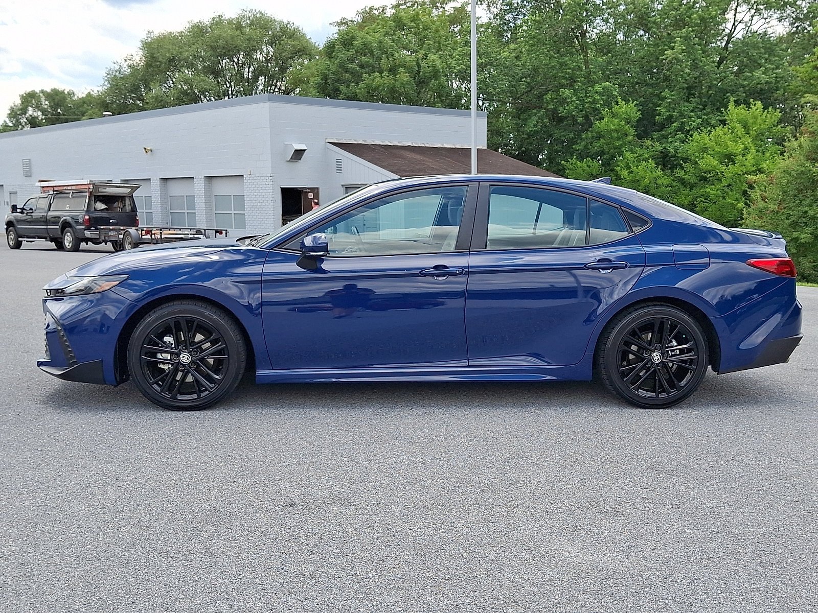 Certified 2025 Toyota Camry SE w/ Convenience Package FWD image 4