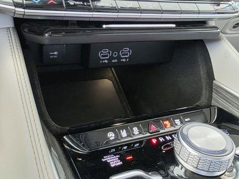 Used 2022 Jeep Wagoneer Series III w/ Premium Group I AWD/4WD image 29