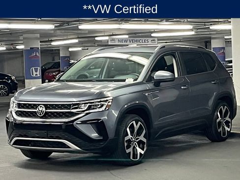 Used 2022 Volkswagen Taos SEL w/ Panoramic Sunroof Package AWD/4WD image 3