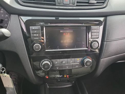 Used 2018 Nissan Rogue S image 20