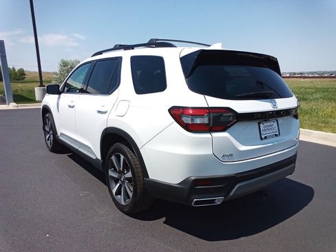 Certified 2023 Honda Pilot Touring image 5
