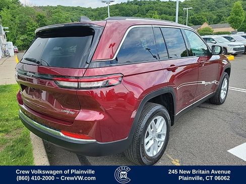Used 2024 Jeep Grand Cherokee Laredo X AWD/4WD image 3