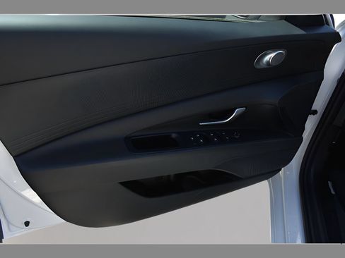 New 2026 Hyundai Elantra SE FWD image 13