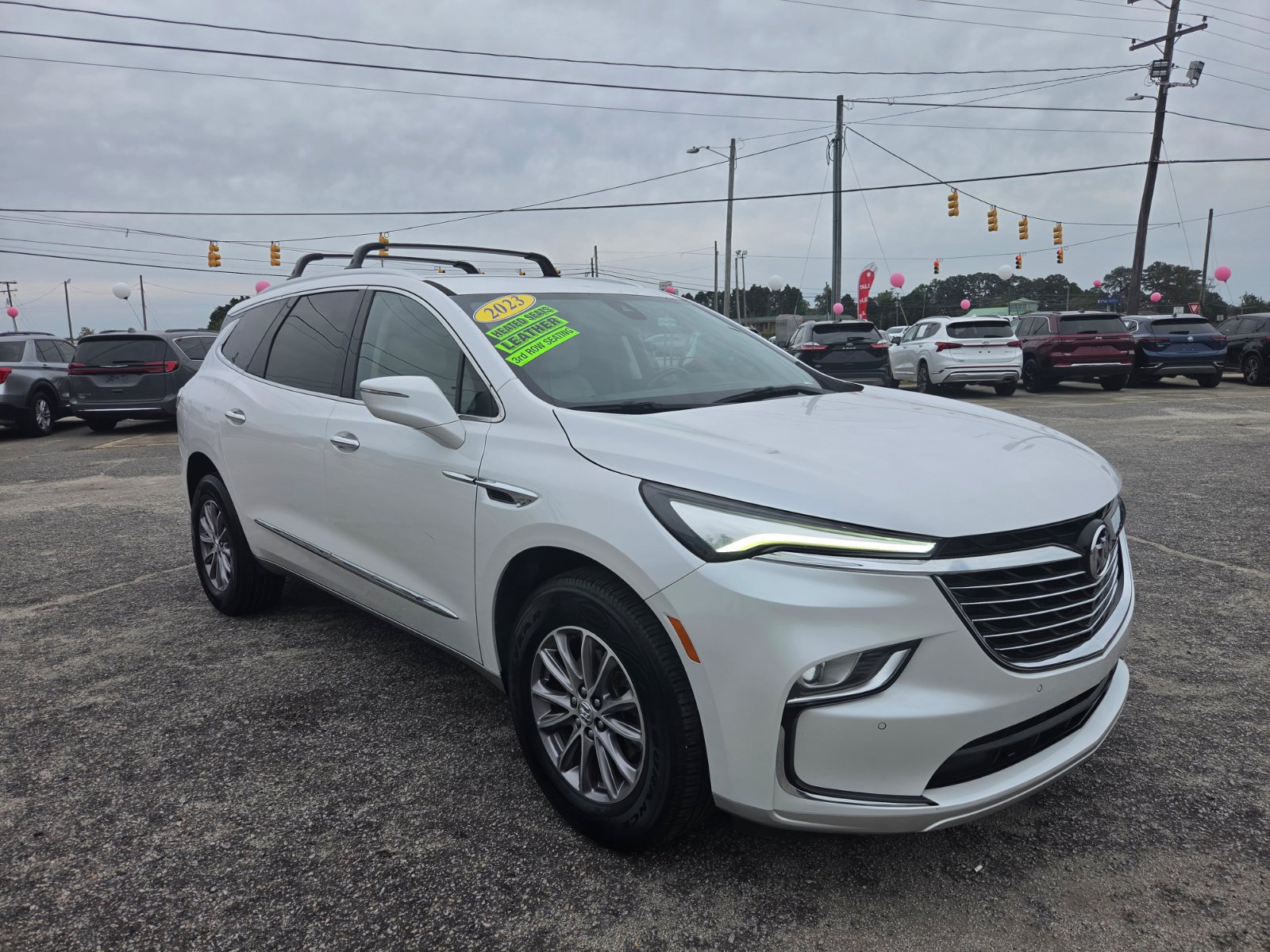 Used 2023 Buick Enclave Essence FWD image 3