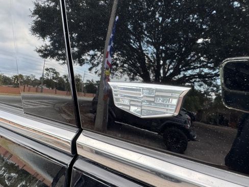 Used 2022 Cadillac Escalade ESV Luxury image 29