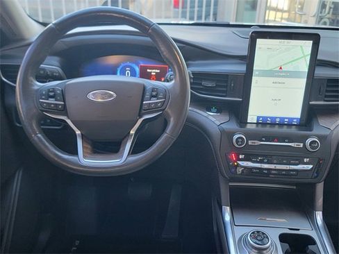 Used 2020 Ford Explorer Platinum w/ Premium Technology Package image 16