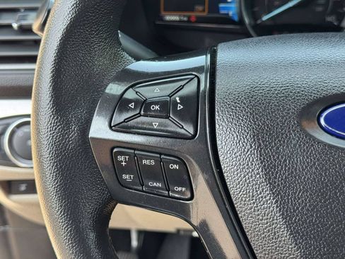 Used 2018 Ford Explorer XLT w/ Equipment Group 202A FWD image 12
