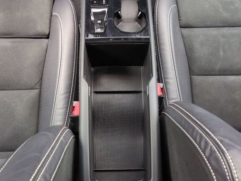 Used 2021 Volvo XC40 T5 R-Design AWD/4WD image 19