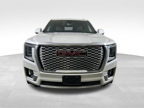 Used 2021 GMC Yukon Denali w/ Denali Premium Package AWD/4WD image 9
