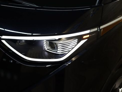 Used 2025 Volkswagen ID. Buzz Pro S RWD image 14