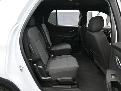 Used 2023 Chevrolet Traverse LT image 36