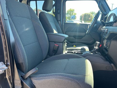 Used 2024 Jeep Gladiator Sport image 17