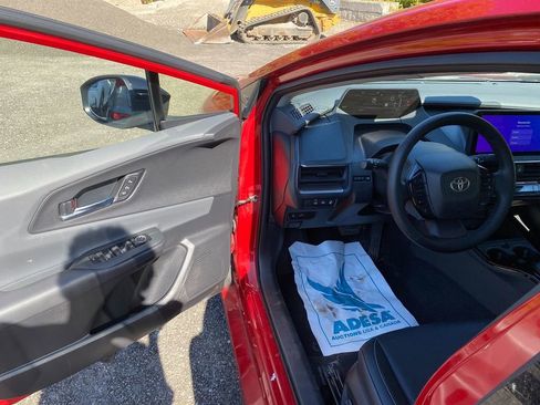 Used 2023 Toyota Prius Limited image 10