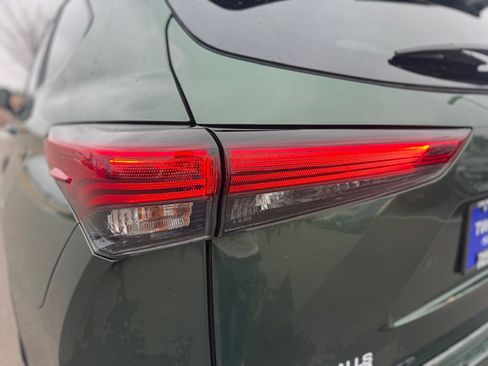 Used 2023 Toyota Highlander LE image 42