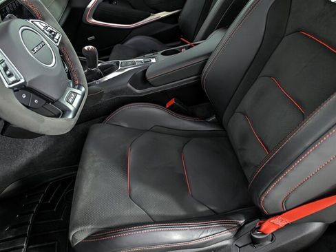 Used 2018 Chevrolet Camaro ZL1 RWD image 17