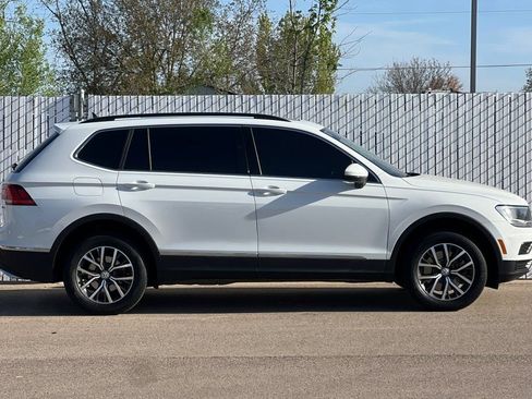Used 2020 Volkswagen Tiguan SE w/ Panoramic Sunroof Package AWD/4WD image 3