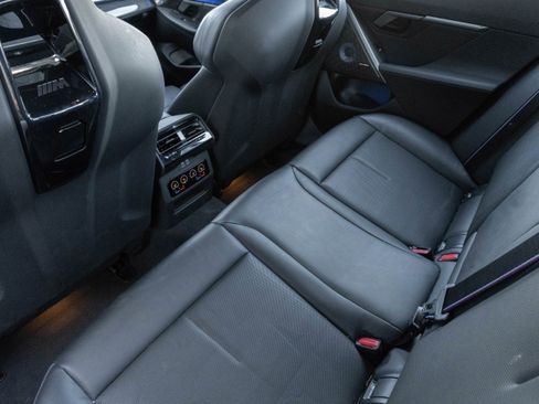 Used 2025 BMW M5 AWD/4WD image 33