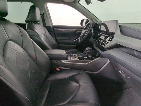 Used 2021 Toyota Highlander Platinum image 20