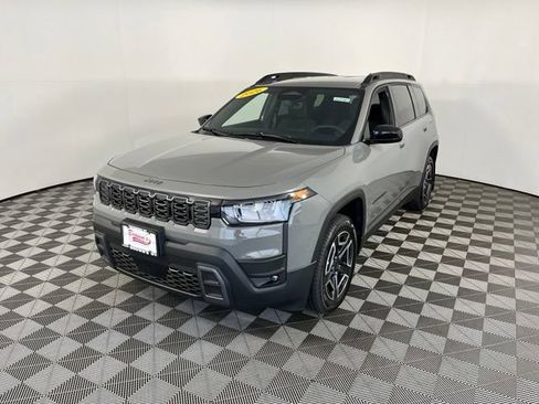 Used 2026 Jeep Cherokee Laredo AWD/4WD image 3