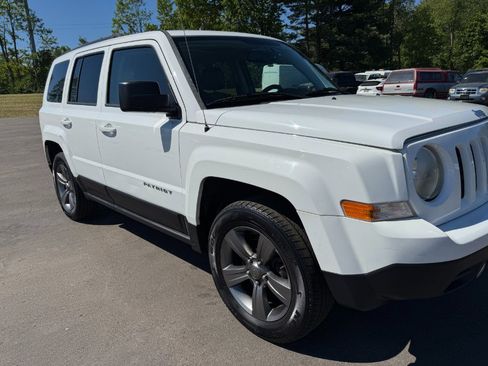 Used 2015 Jeep Patriot High Altitude AWD/4WD image 12