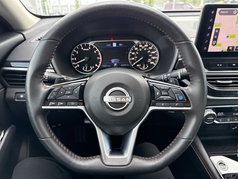 Used 2024 Nissan Altima 2.0 SR FWD image 18
