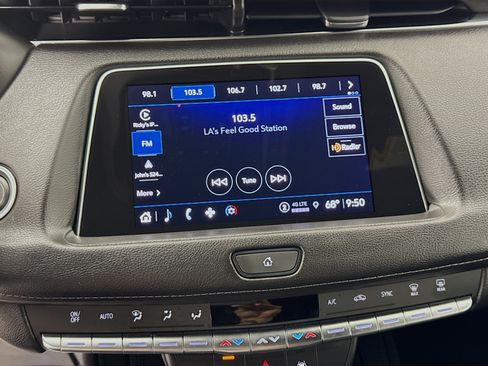 Used 2022 Cadillac XT4 Premium Luxury w/ Enhanced Visibility Package FWD image 16