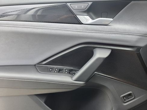 New 2026 Volkswagen Tiguan SE FWD image 19