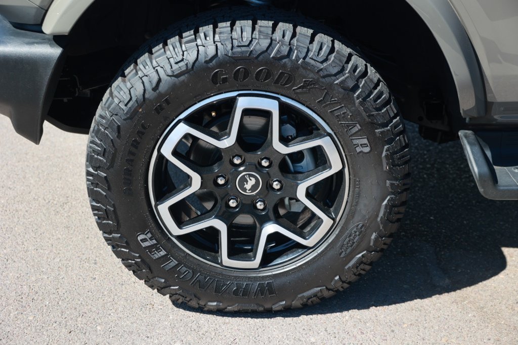 Used 2025 Ford Bronco Outer Banks AWD/4WD image 14