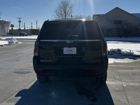 Used 2018 Cadillac Escalade Premium Luxury image 7