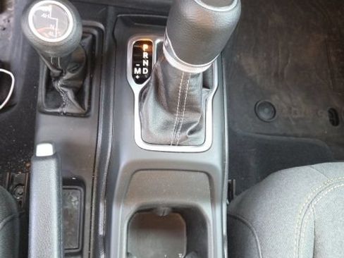 Used 2024 Jeep Wrangler Unlimited Sport AWD/4WD image 9