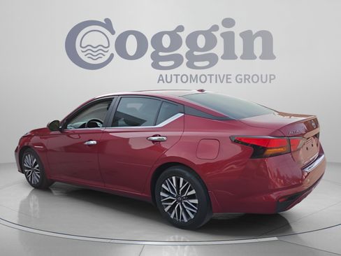 Used 2023 Nissan Altima 2.5 SV FWD image 3