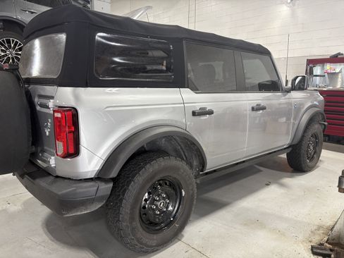 Used 2022 Ford Bronco Black Diamond image 3