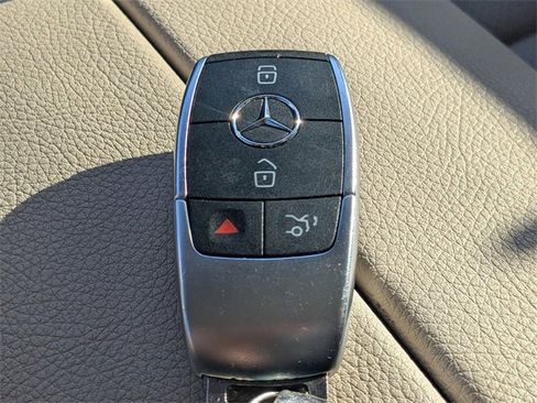 Used 2021 Mercedes-Benz GLC 300 image 32