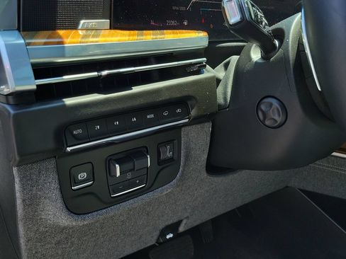 Used 2025 Cadillac Escalade ESV Sport Platinum AWD/4WD image 12