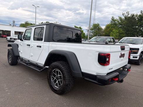 Used 2024 Jeep Gladiator Rubicon w/ Convenience Group AWD/4WD image 3