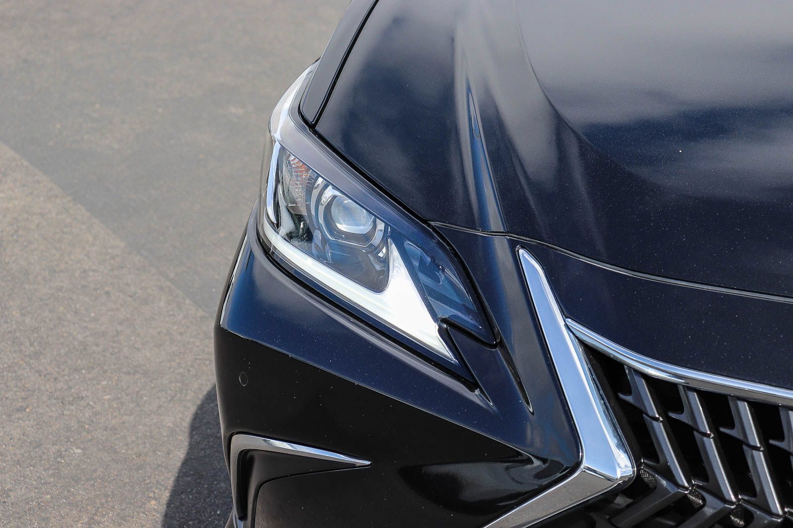 Certified 2024 Lexus ES 350 w/ Premium Package FWD image 11