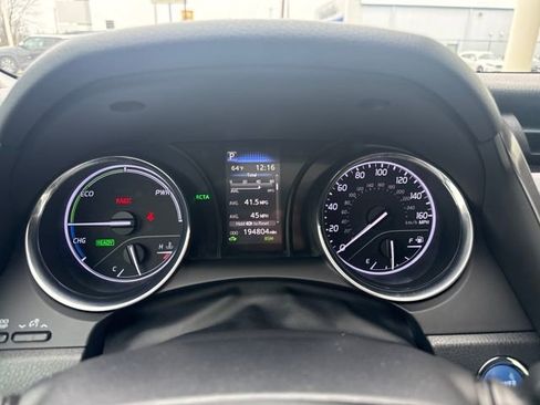 Used 2019 Toyota Camry SE w/ Sunroof Package image 14