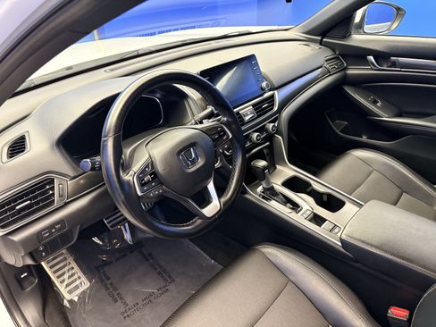 Used 2018 Honda Accord Sport image 11