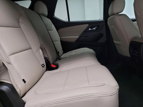 Used 2022 Chevrolet Traverse LS FWD image 19