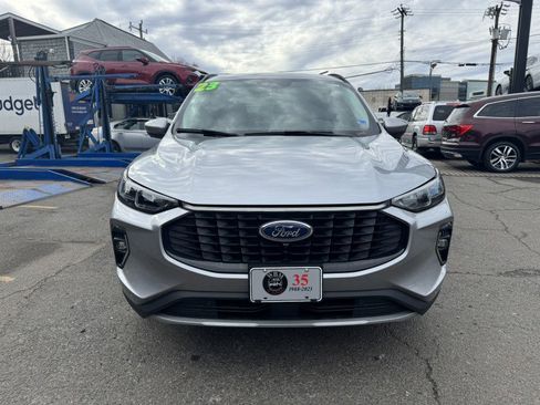 Used 2023 Ford Escape Platinum image 3