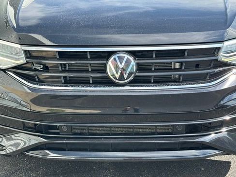 Certified 2022 Volkswagen Tiguan SE R-Line FWD image 8