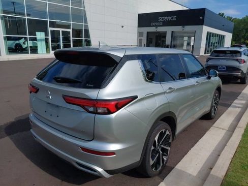 Used 2024 Mitsubishi Outlander SE Black Edition AWD/4WD image 4