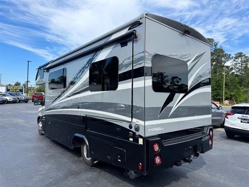 Used 2022 Mercedes-Benz Sprinter 3500 image 4
