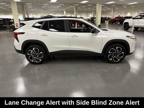 Used 2025 Chevrolet Trax RS w/ Driver Confidence Package FWD image 8