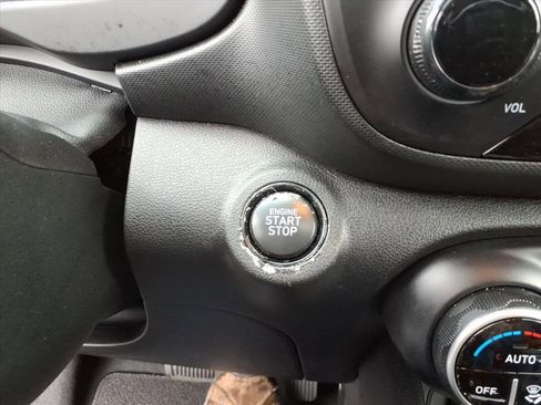 Used 2024 Hyundai Venue SEL image 26