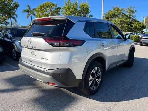 Used 2022 Nissan Rogue SV image 4